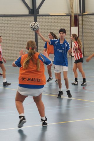 Korfbal C2  29 november-013.JPG